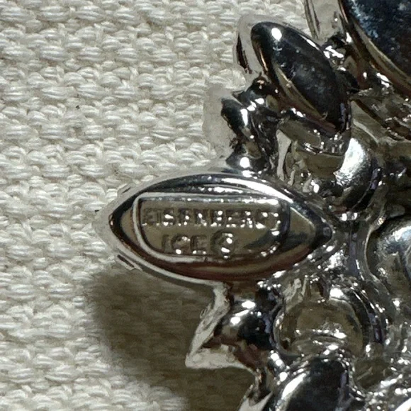 Mid-Century Rhinestone Snowburst · Collectible Vintage Jewelry